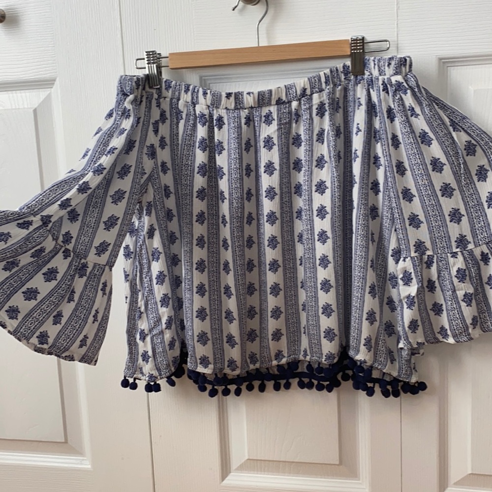 💰 3/$25 BUNDLE 💰 Stunning Off Shoulder Top